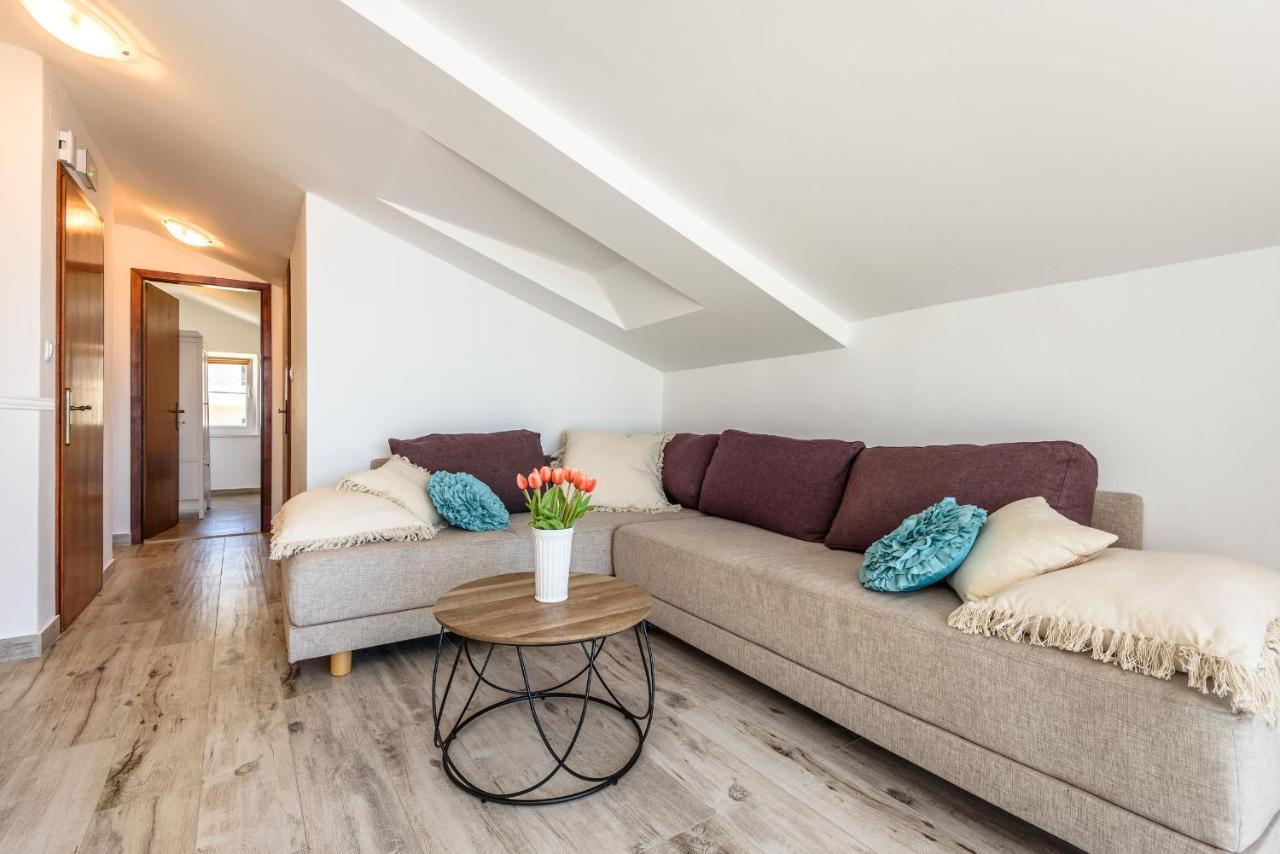 Apartments Morska Vila โกมาร์นา ภายนอก รูปภาพ