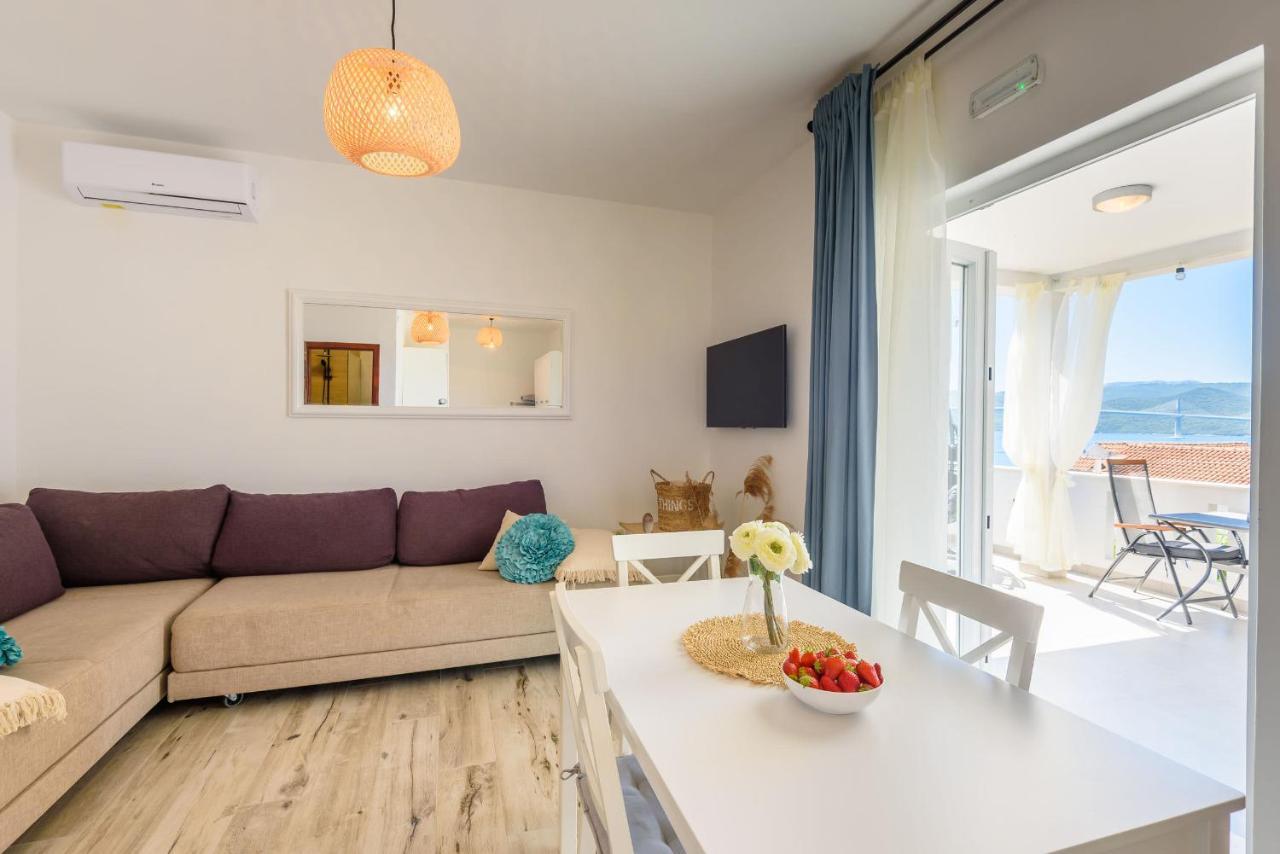 Apartments Morska Vila โกมาร์นา ภายนอก รูปภาพ